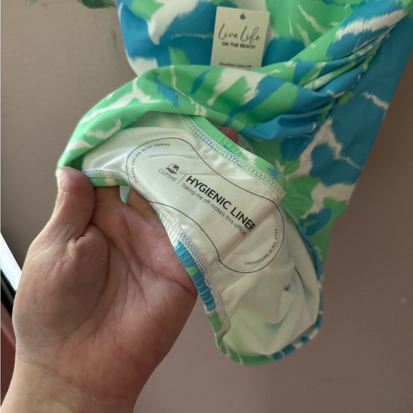 Women’s Cupshe one piece tropical swimsuit medium - Picture 5 of 8
